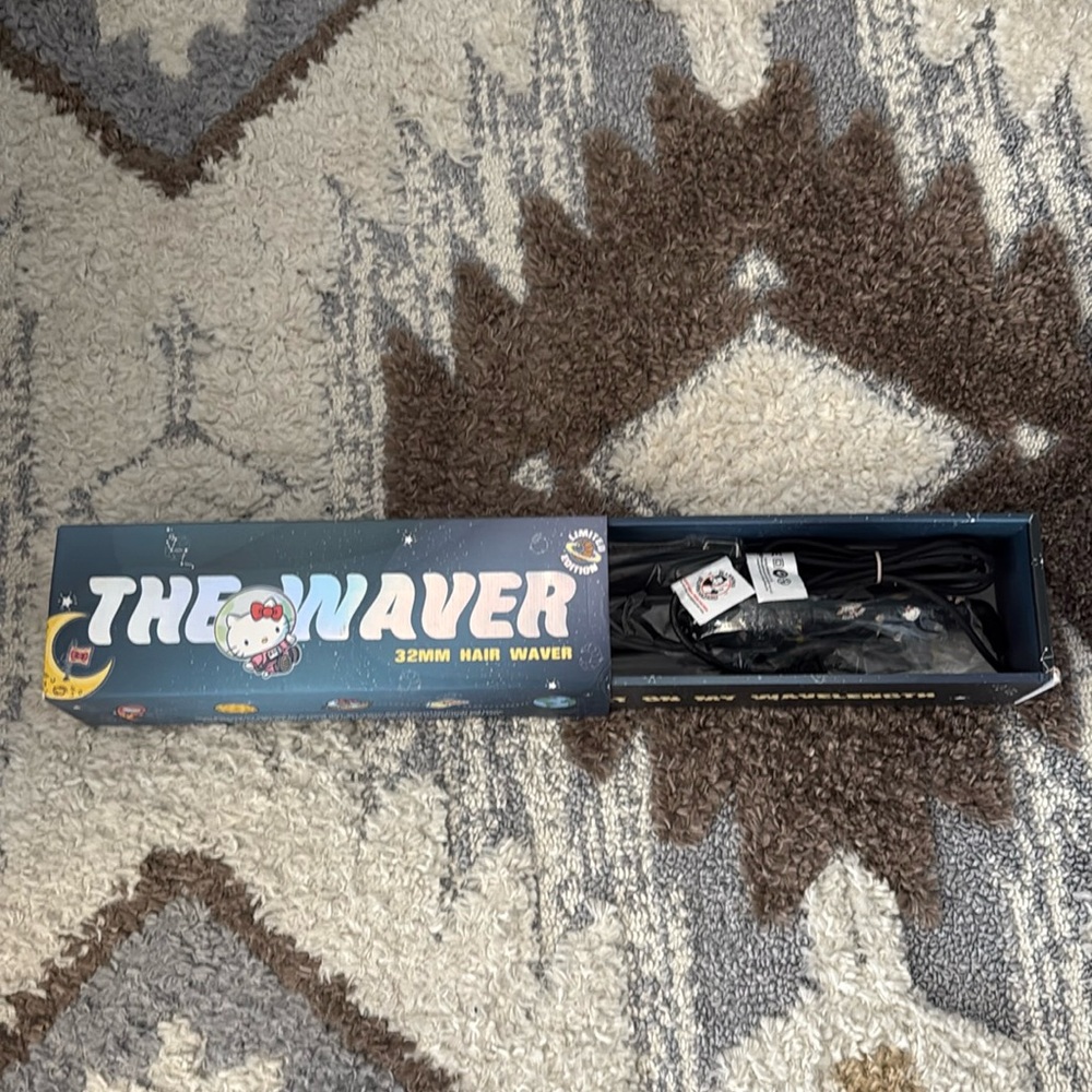 INH x Hello Kitty 32mm Hair Waver ✨🪐